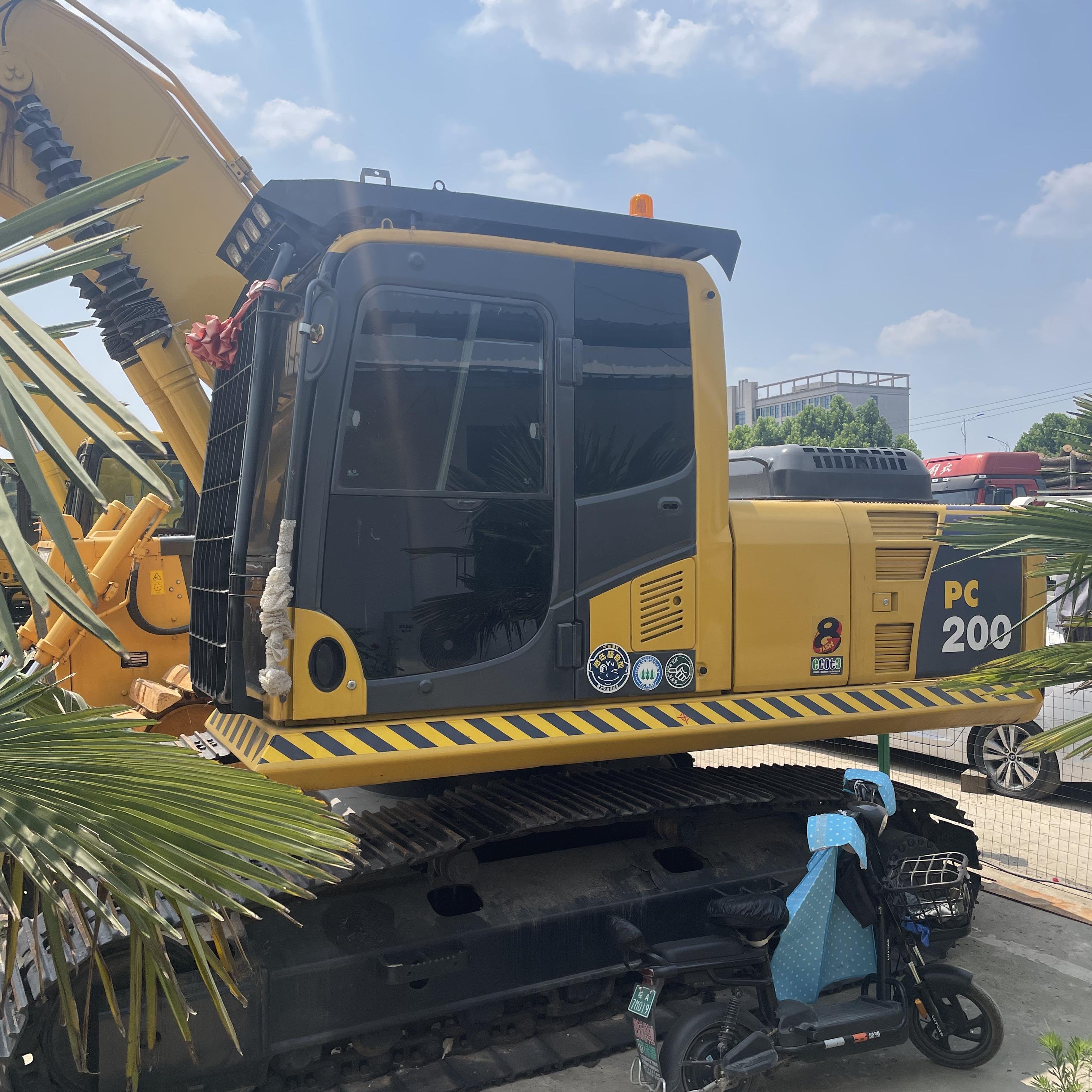 Hot selling construction equipment used Japan Komatsu excavator PC200-8 used machinery for sale