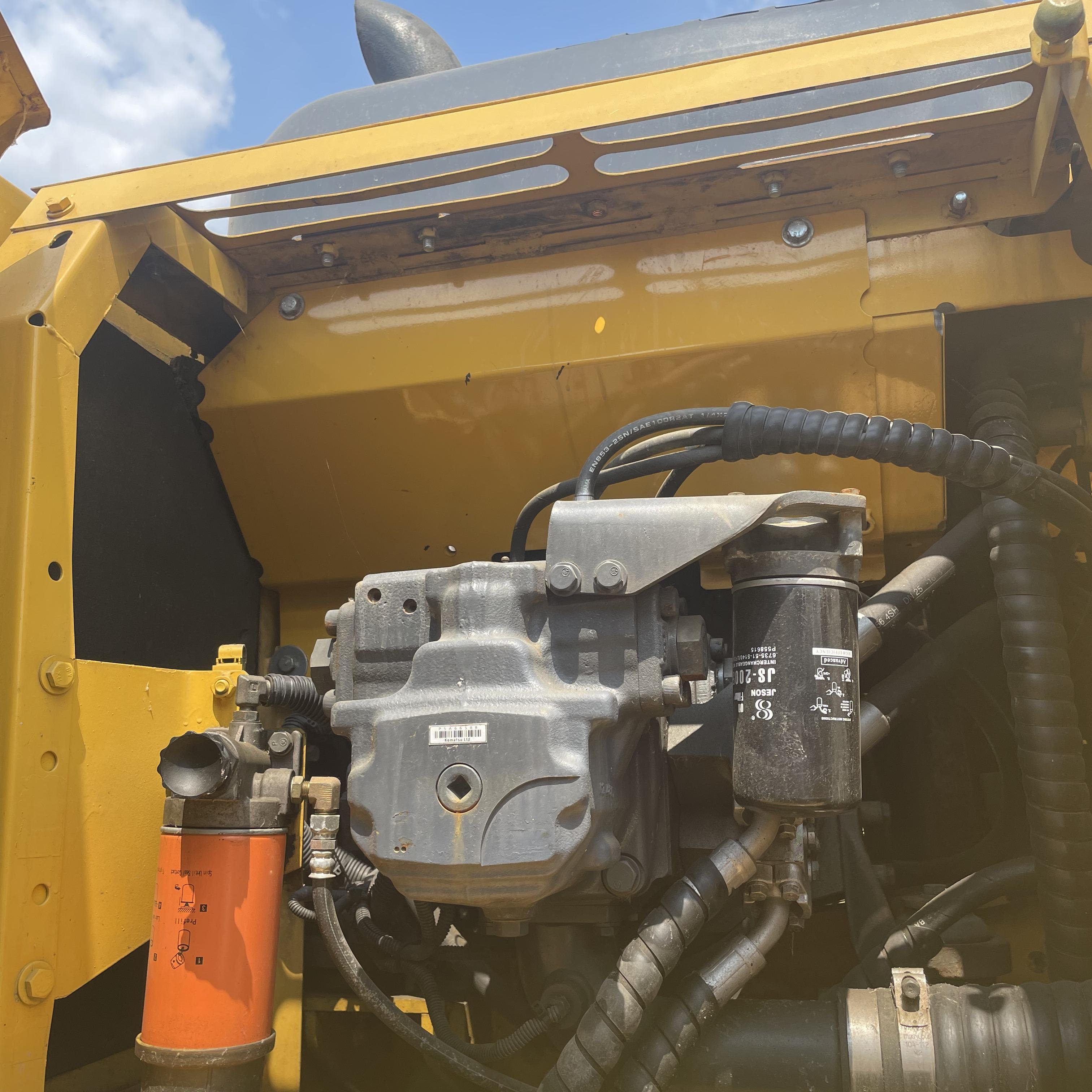 Hot selling construction equipment used Japan Komatsu excavator PC200-8 used machinery for sale