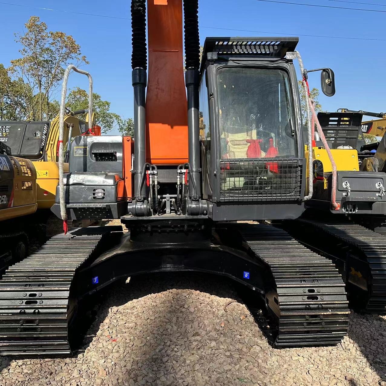 Good condition imported used Japan heavy equipment Hitachi ZX240 24tons construction machinery on sale