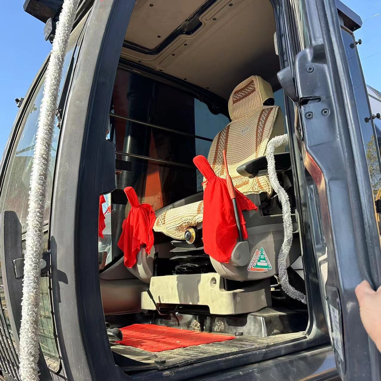 Good condition imported used Japan heavy equipment Hitachi ZX240 24tons construction machinery on sale