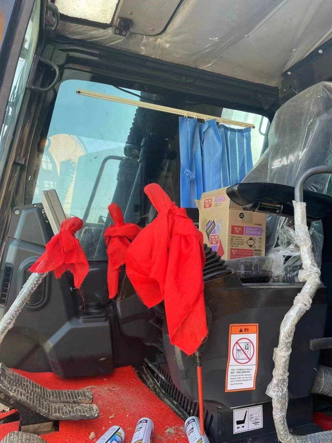 Low Price High Quality Used Excavator SANY 135,ninety Percent New Isuzu Engine Provided Kawasaki Longwei Engineering Machinery