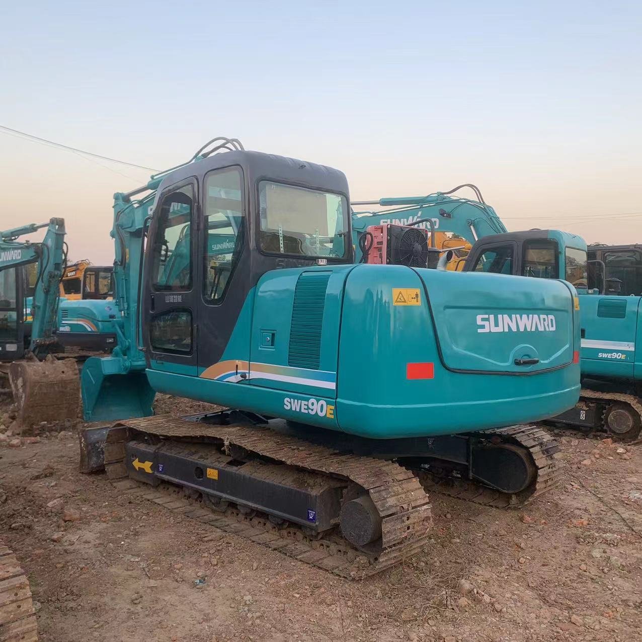 9Ton used low price SUNWARD SWE90E SWE70E SWE80E SWE60E used mini excavator with low working time and good quality