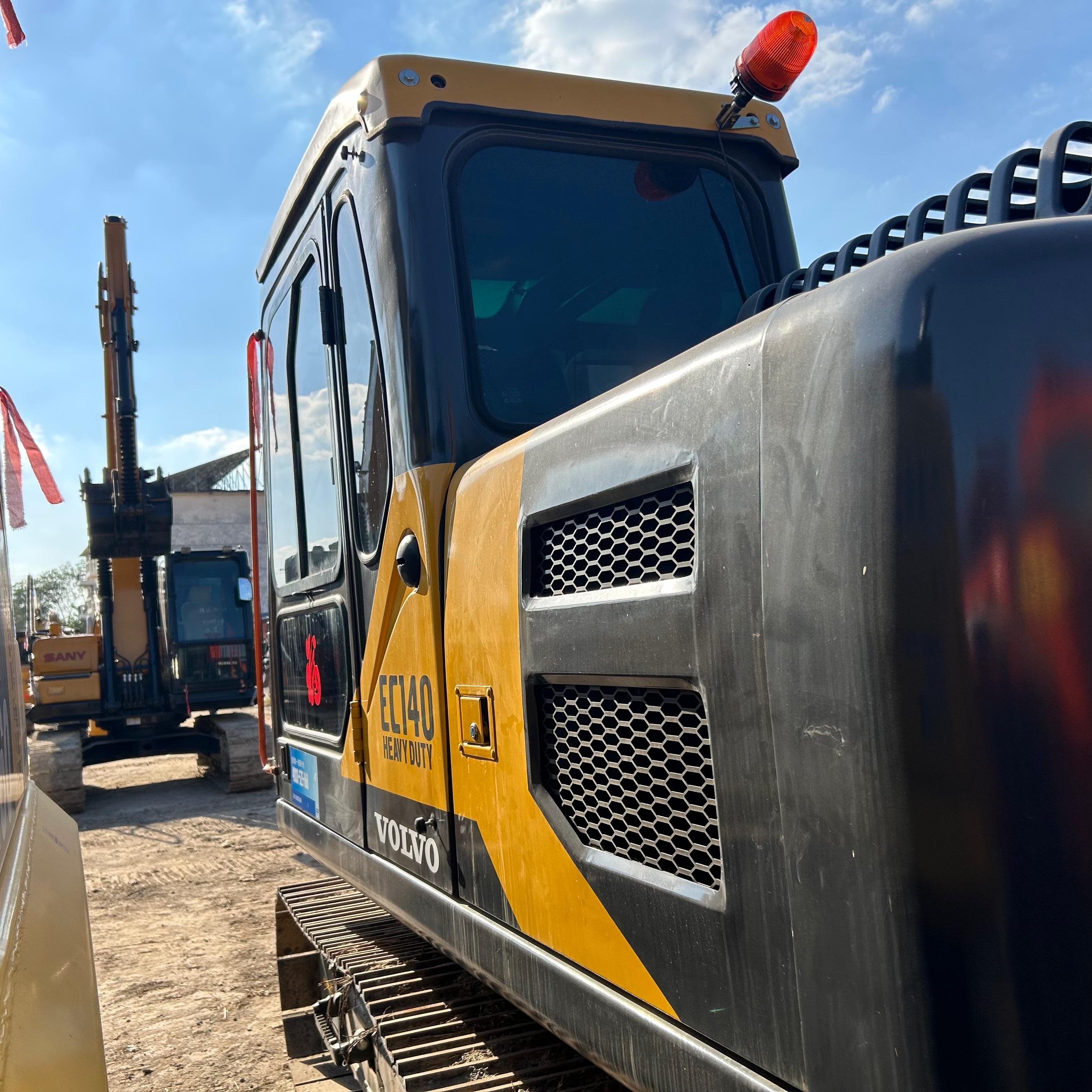 Versatile Used Volvo Construction Machinery EC140 10-Ton Excavator for Sale