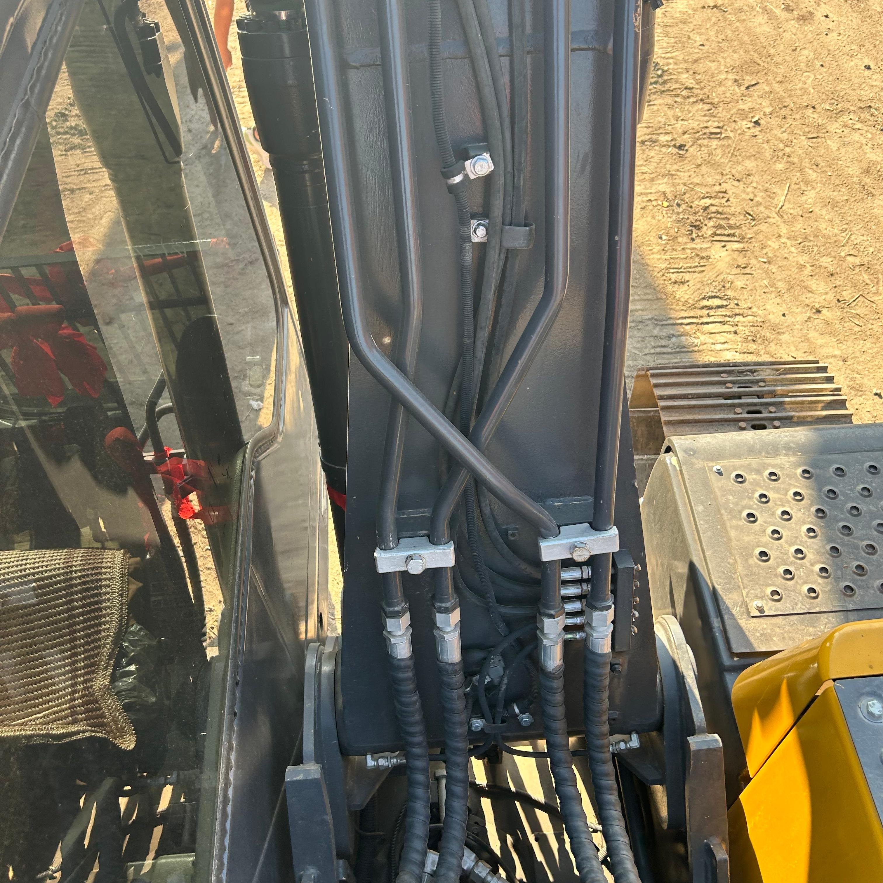 Versatile Used Volvo Construction Machinery EC140 10-Ton Excavator for Sale