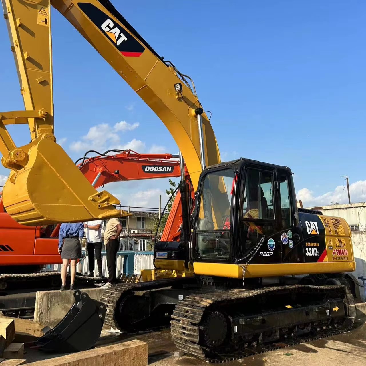 Top quality and low working hours second hand CAT 320D excavator Good condition used CAT 320D excavator for sale
