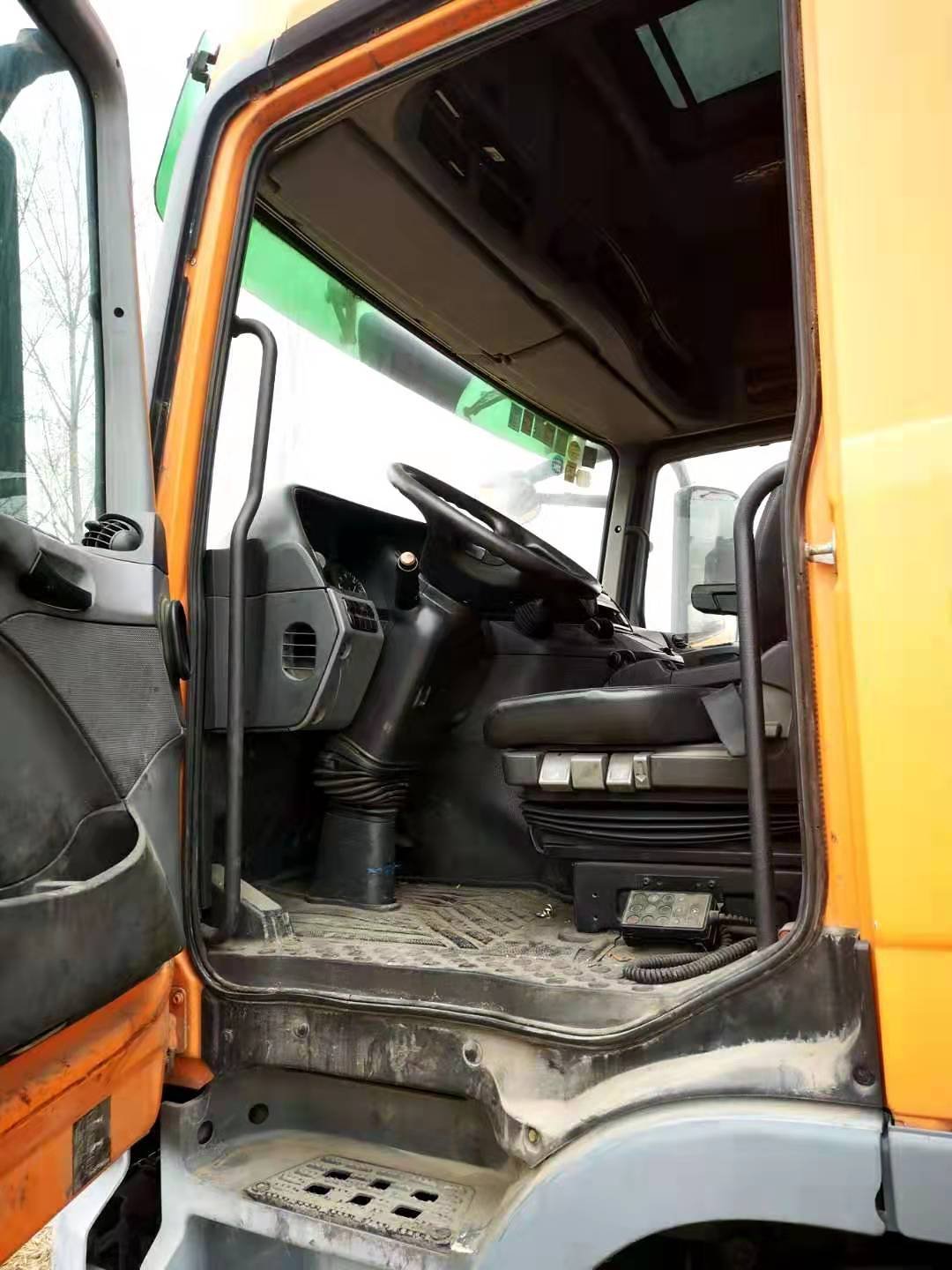 Selling Mercedes-Benz used tractors at a low price