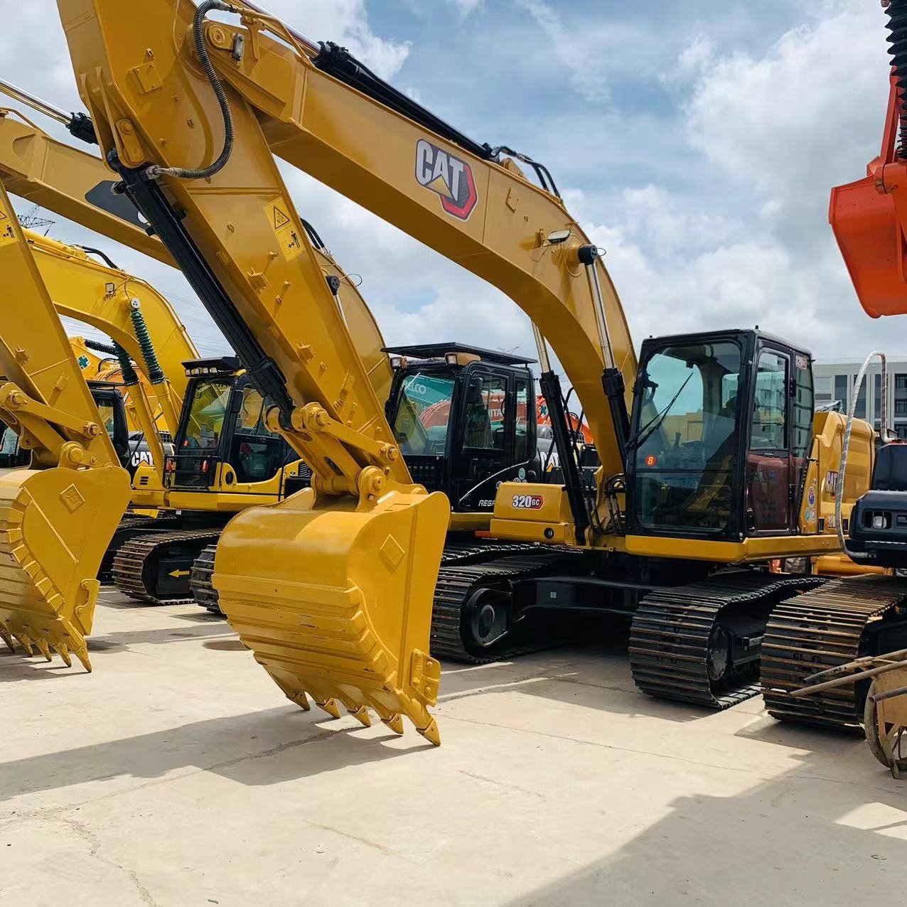 Used Caterpillar excavators used CAT320GC CAT320GX CAT320D CAT320D2 Excavator used 20 Tons Track Hydraulic excavator
