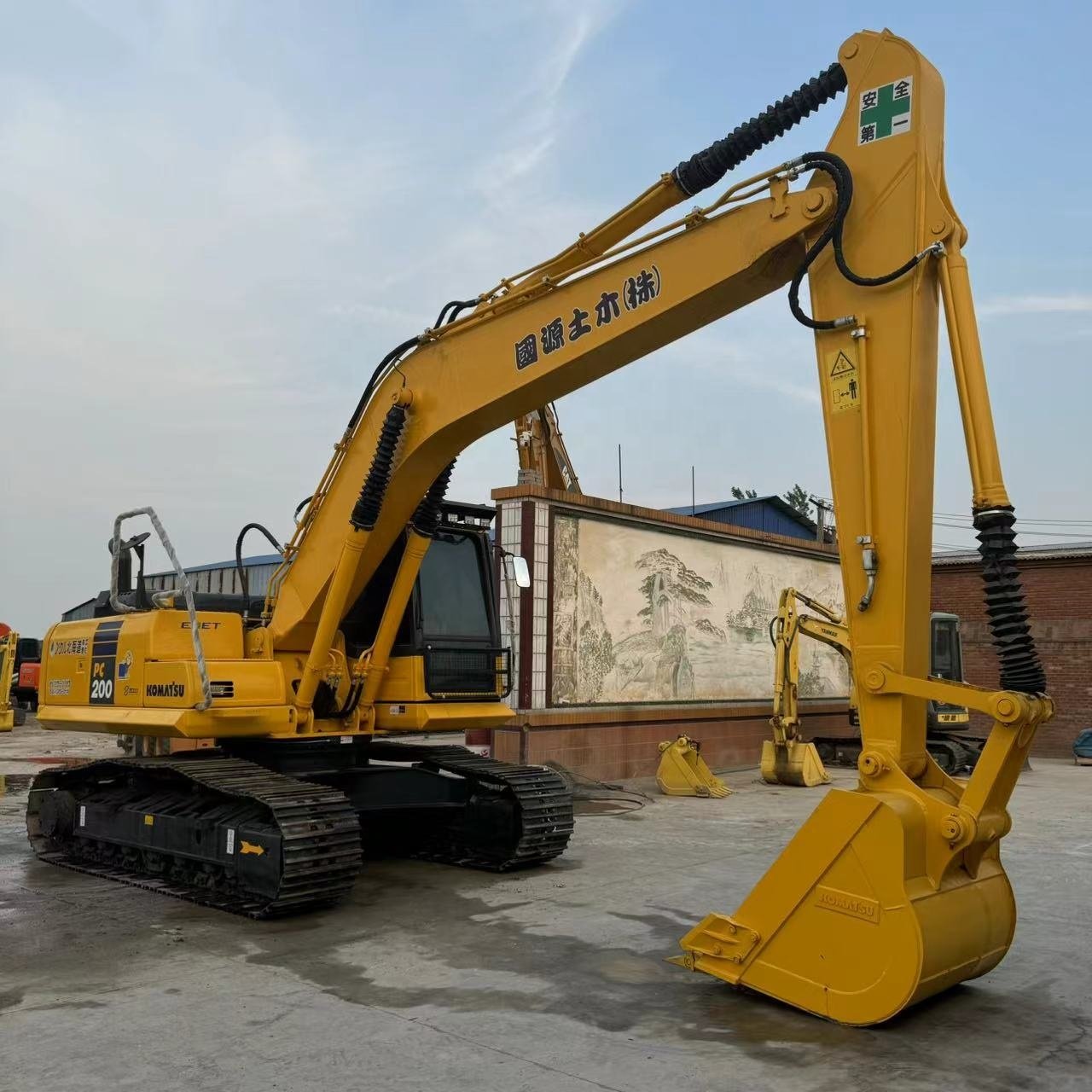 Factory Price second-hand Komatsu PC200 crawler excavator with Low Price used Komatsu PC200 digger cheap in stock