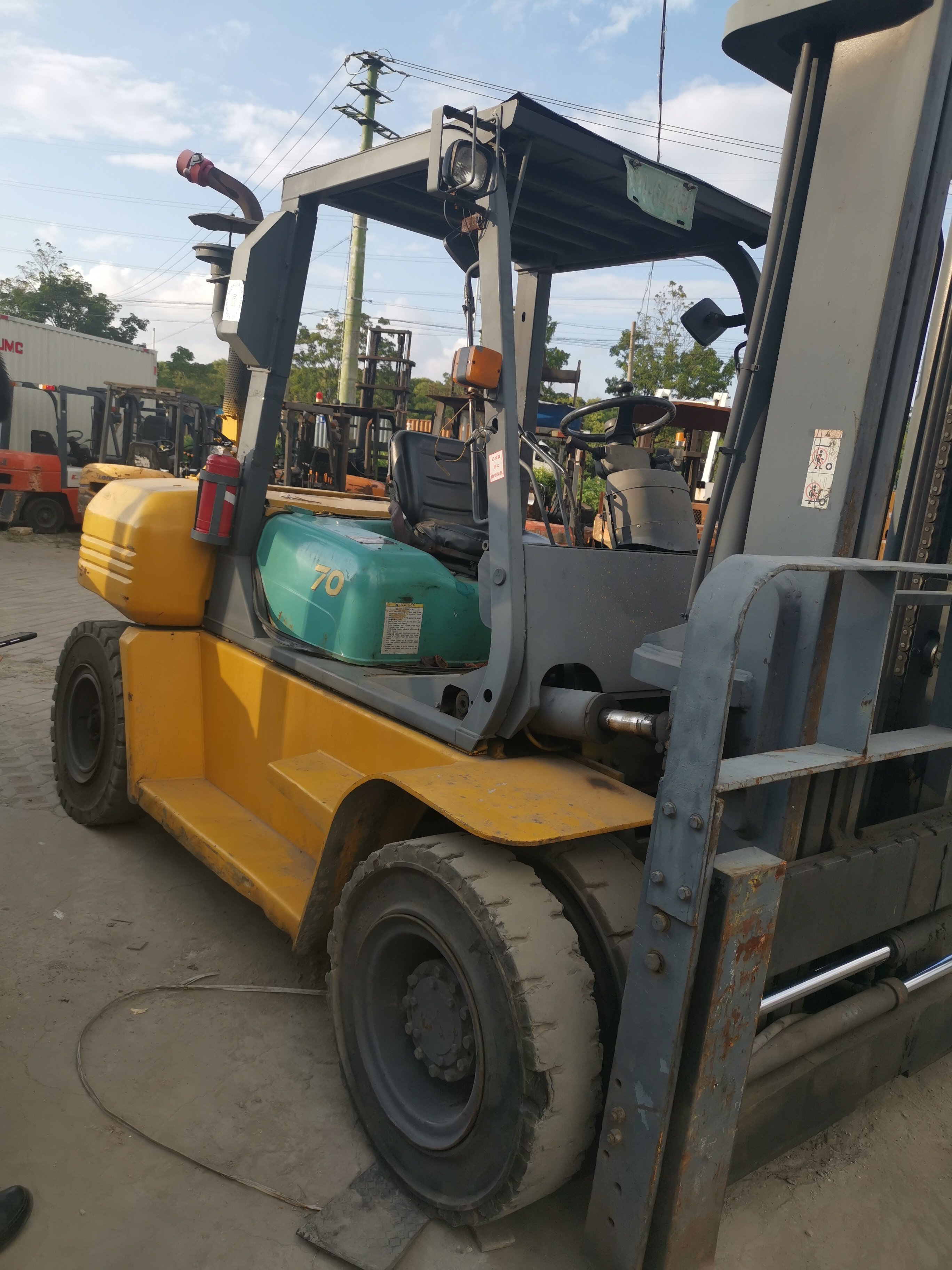 reasonable price Japan 90% new Hydraulic komatsu 7 ton fd70 second-hand used diesel forklift FD 70
