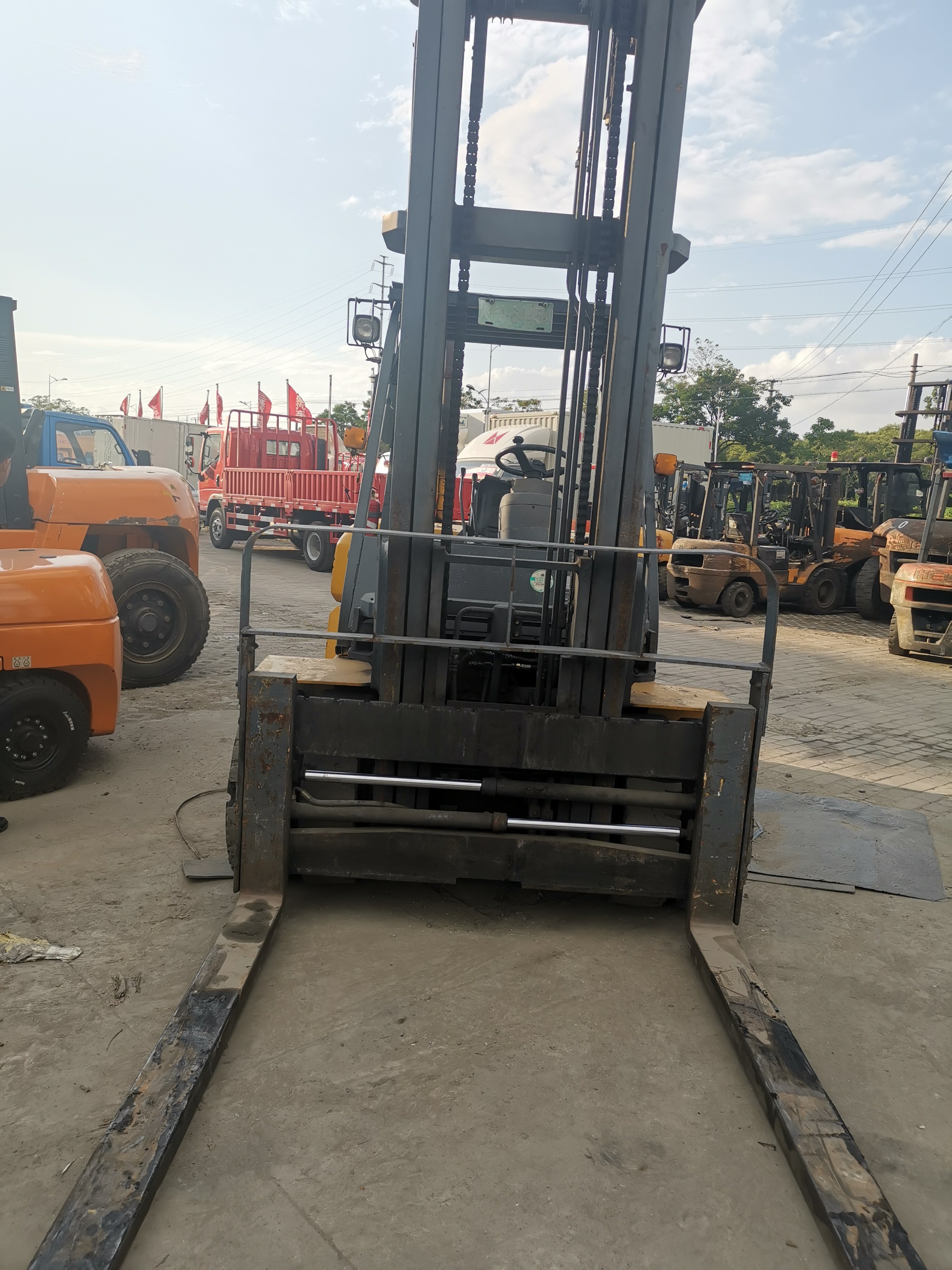 reasonable price Japan 90% new Hydraulic komatsu 7 ton fd70 second-hand used diesel forklift FD 70