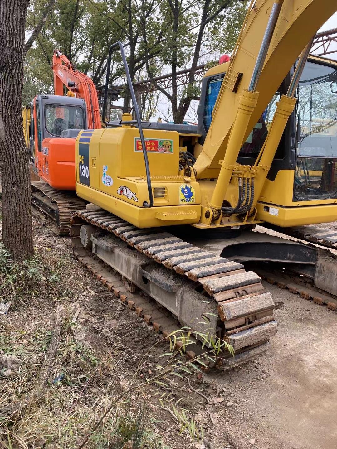 ZiHui Used Komatsu 130 excavator hydraulic crawler digger machinery with cheap price for sale backhoe excavator