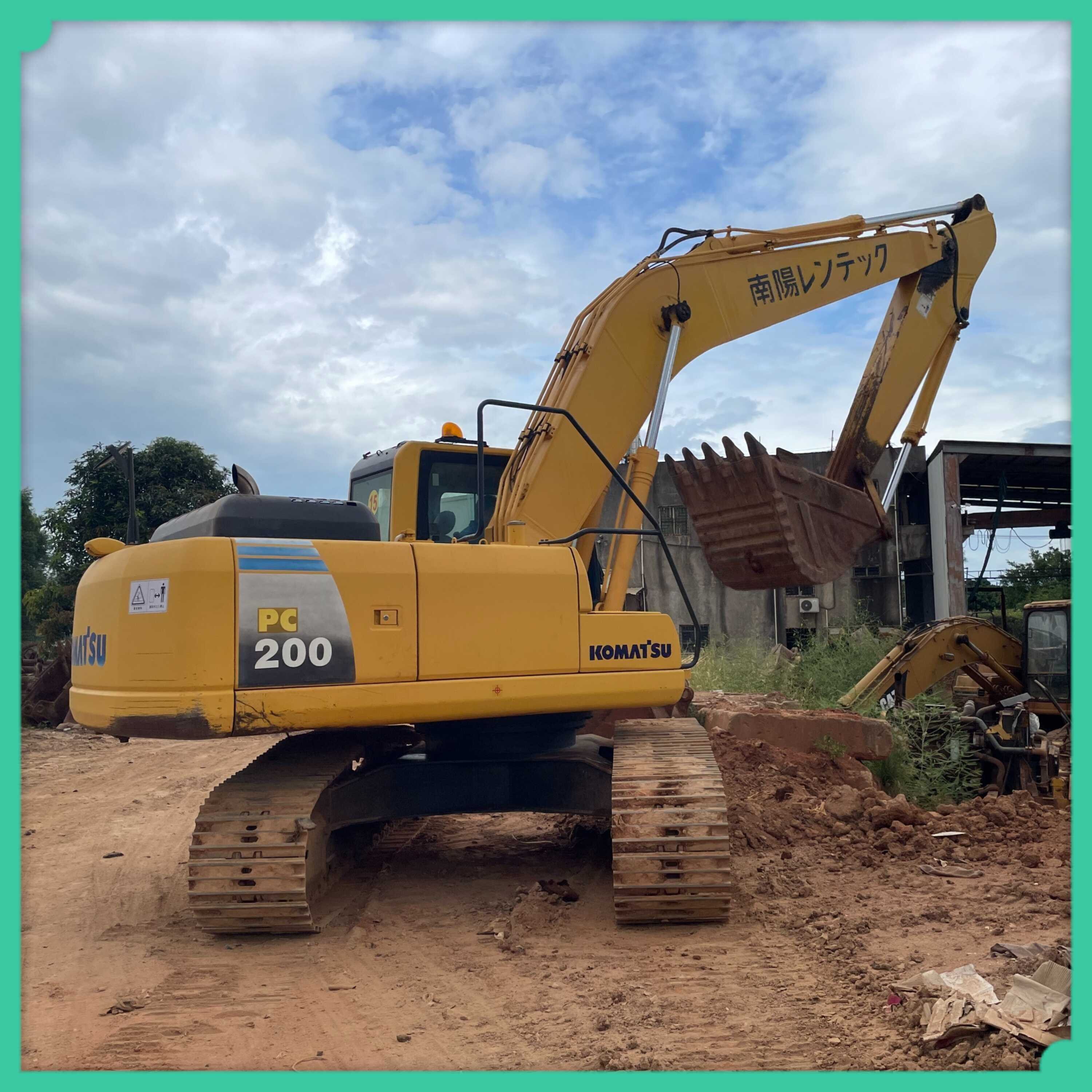 Japanese brand used Komatsu pc200-8 crawler excavator in stock secondhand Komatsu PC200-8 digger machine on hot sale