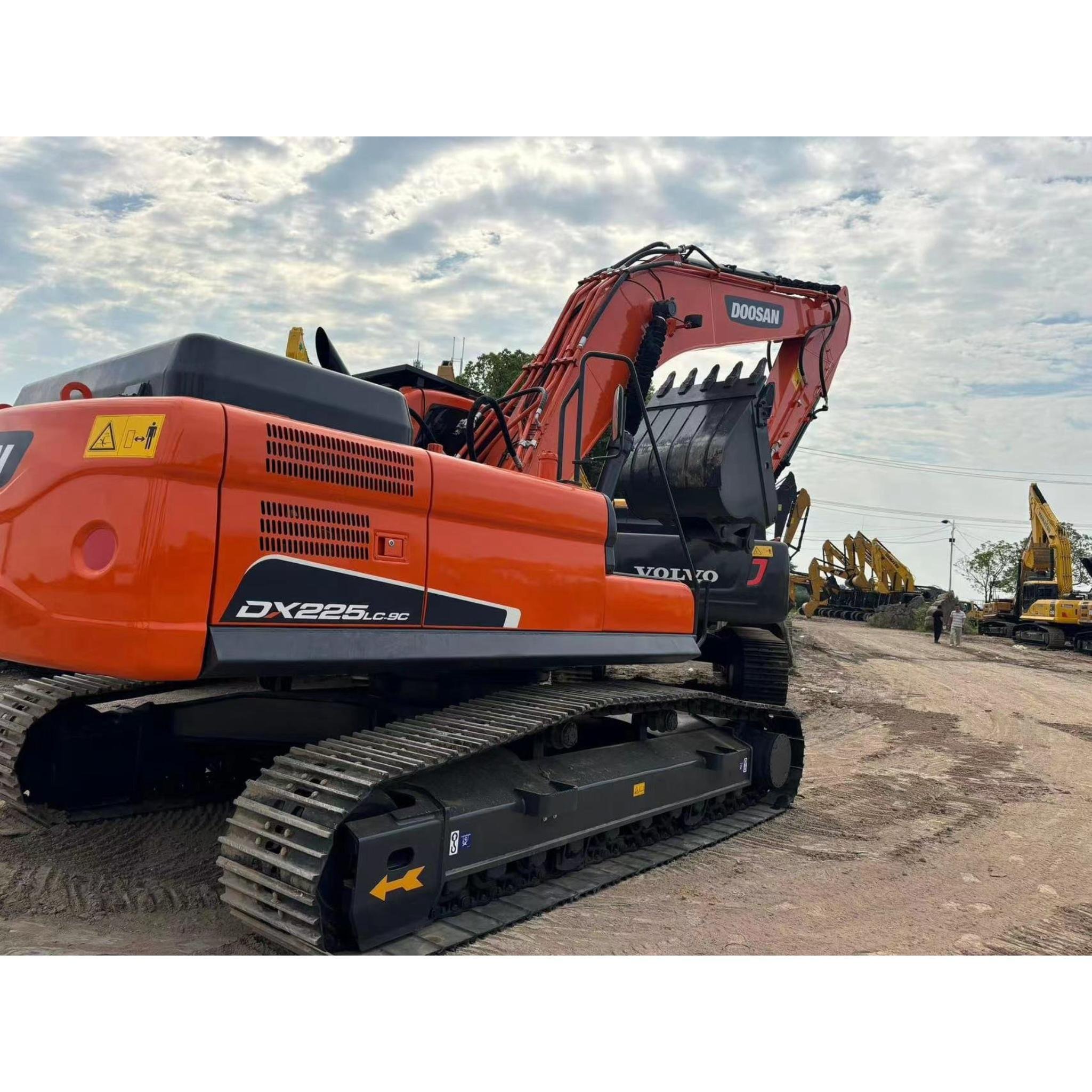 Low working hours used Doosan DX225lc-9c excavator secondhand Doosan Dx75 dx60 dx300lc-9c dx140lc-9c digger high performance