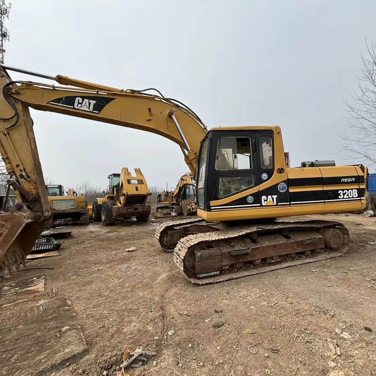 Used Construction Excavators caterpillar/cat 320B Japan Machine