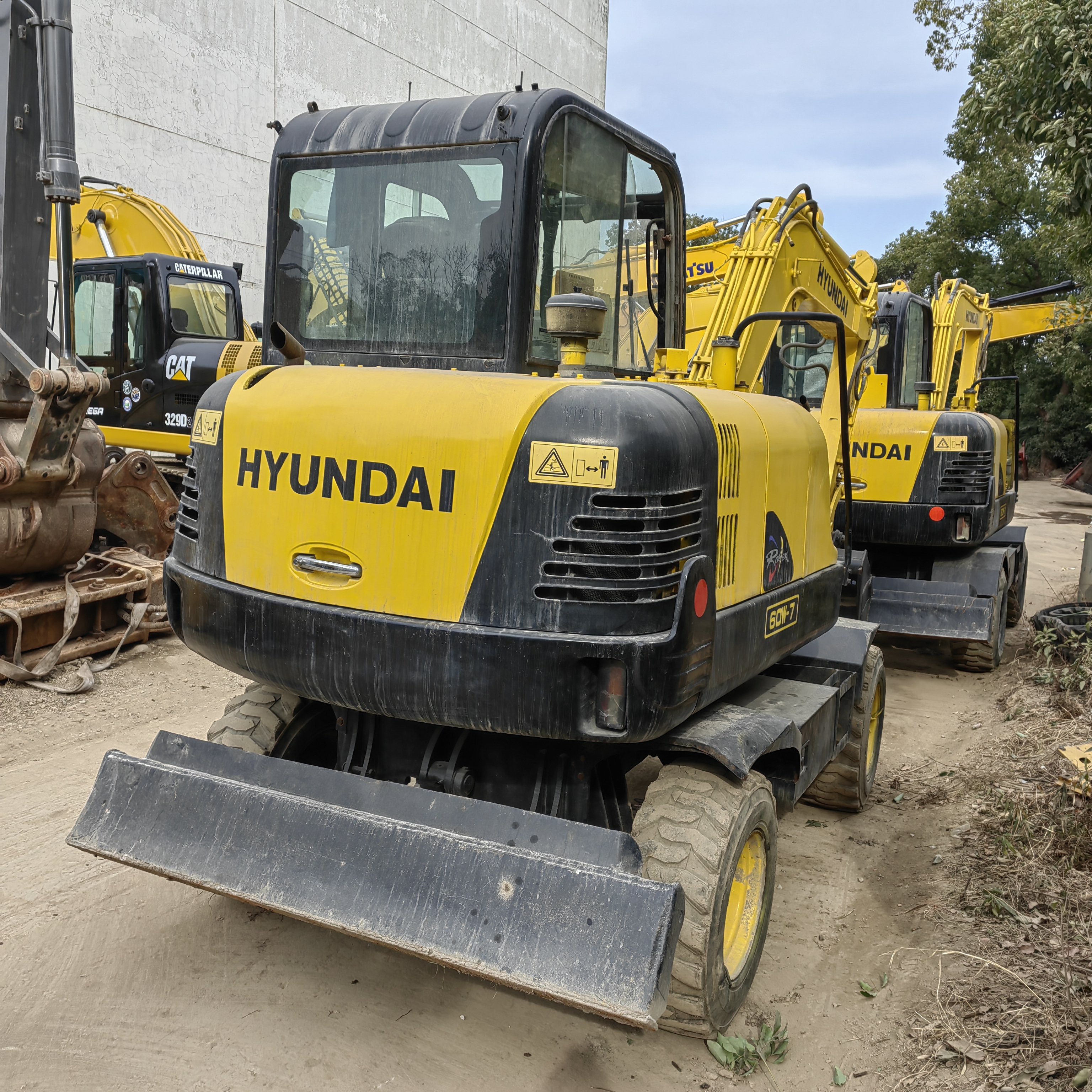 Korea made Hyundai digger 60w-7 used 6 Ton Mini wheel hyundai excavator Machine For Sale