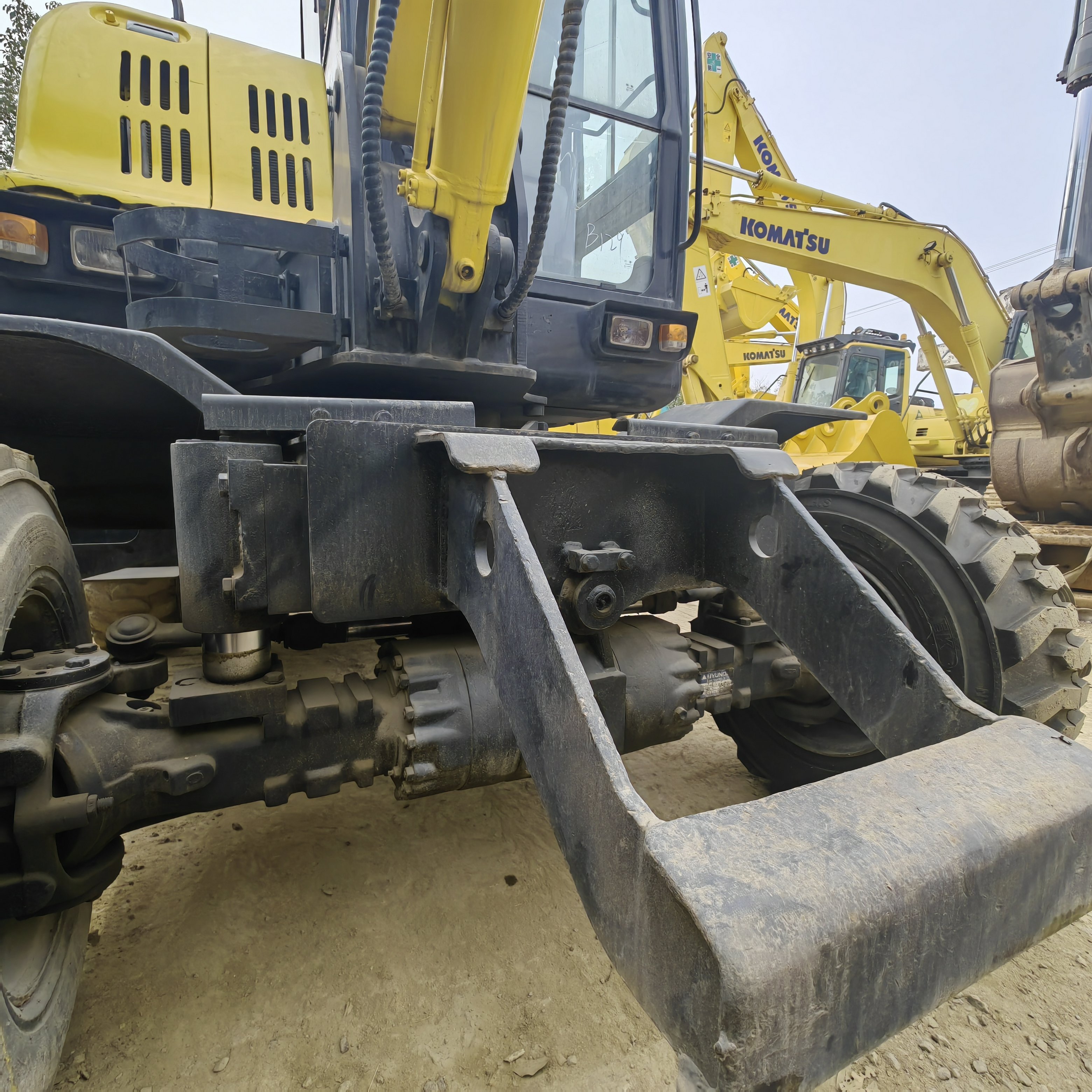Korea made Hyundai digger 60w-7 used 6 Ton Mini wheel hyundai excavator Machine For Sale