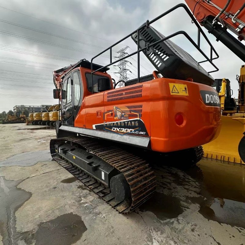 Doosan DX300 Original Used 30 Ton Large Type Hydraulic Crawler Excavator Machine Engine Pump as Core Components Made Korea Sale