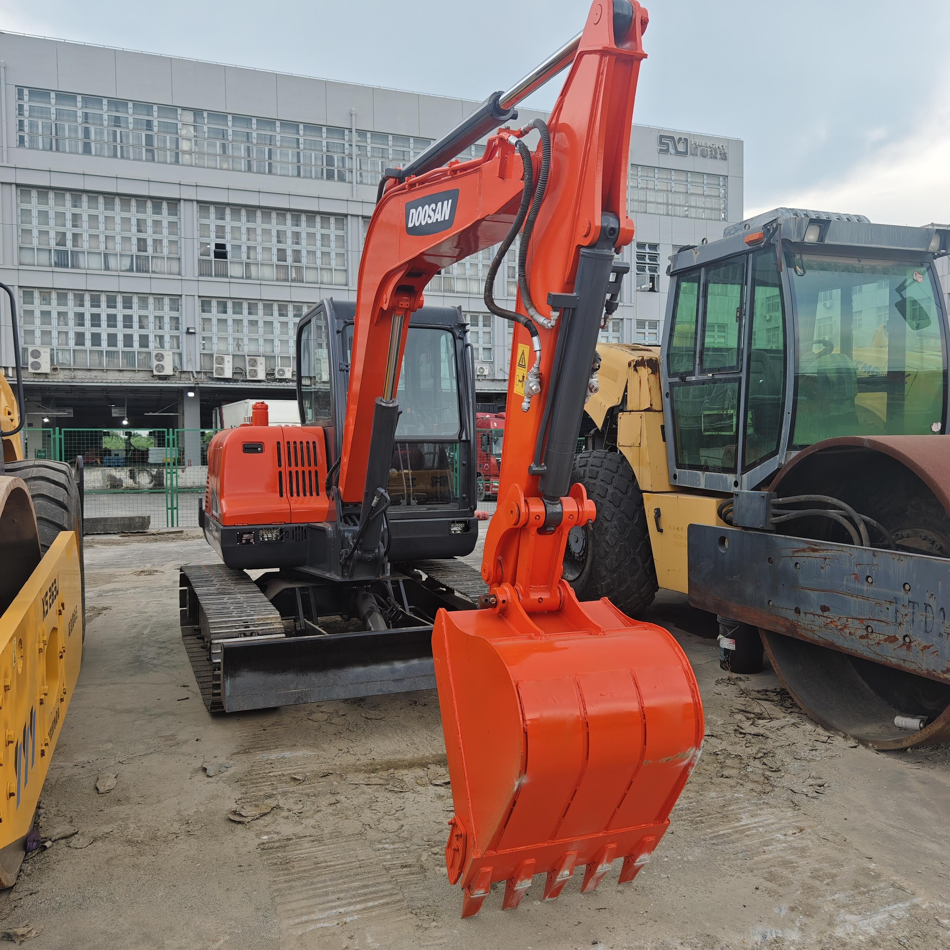 Doosan excavator Crawler dx60-9c mini 5 ton 6 ton digger for sale dx55 dx60 machines excavators used Korea small digger cheap
