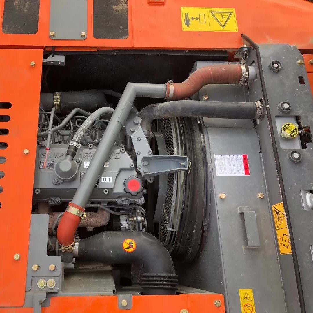 Hitachi ZX 200 used excavator works perfectly and sells cheaply with few working hours
