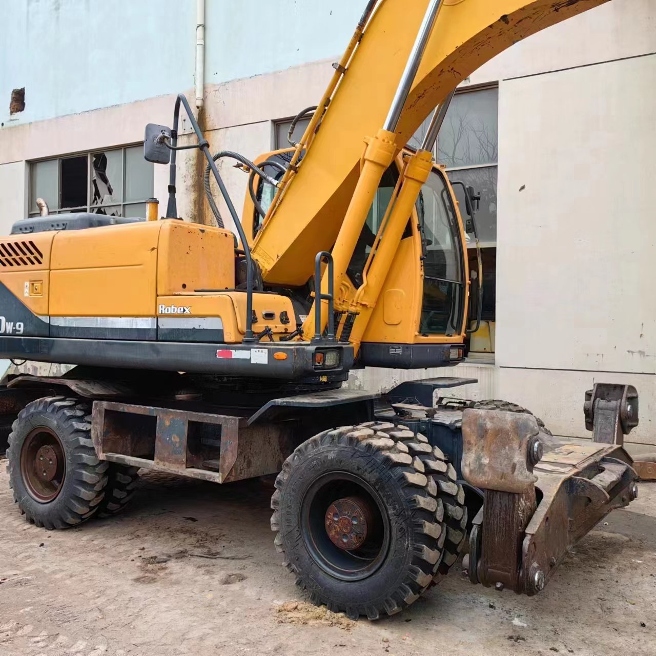Factory Price Used construction equipment Hyundai 210 wheel Excavator machine