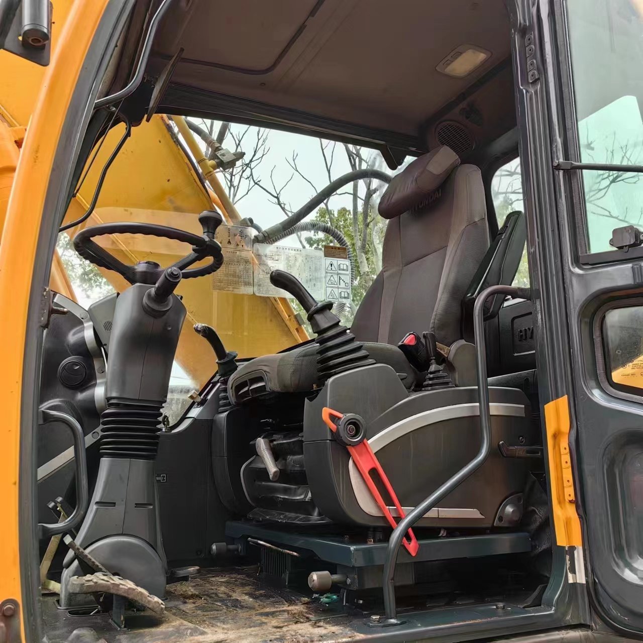 Factory Price Used construction equipment Hyundai 210 wheel Excavator machine