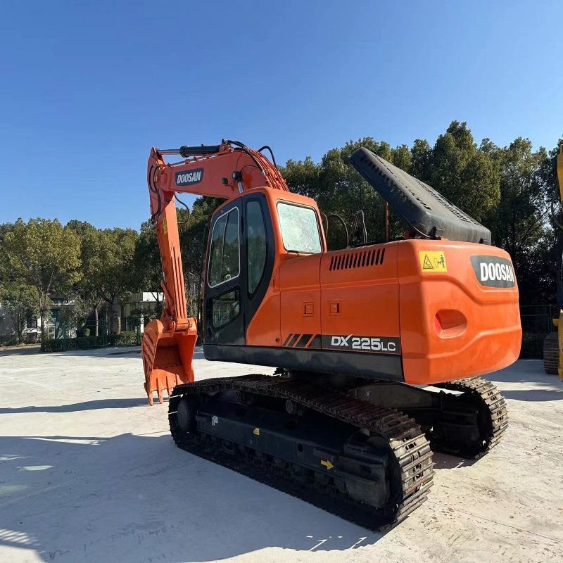 used 20ton Excavator Doosan Dx225 DX225LC DX225 225 LCA secondhand crawler digger machine low working hour construction machine.