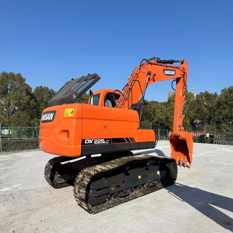 used 20ton Excavator Doosan Dx225 DX225LC DX225 225 LCA secondhand crawler digger machine low working hour construction machine.