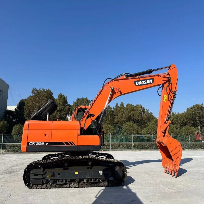 used 20ton Excavator Doosan Dx225 DX225LC DX225 225 LCA secondhand crawler digger machine low working hour construction machine.