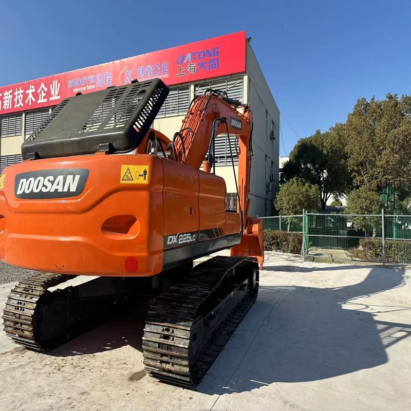 used 20ton Excavator Doosan Dx225 DX225LC DX225 225 LCA secondhand crawler digger machine low working hour construction machine.