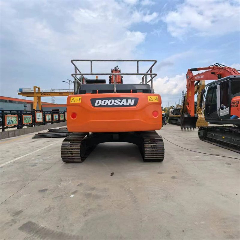 Used Doosan DX300 Excavator Machine Cheap Price Second-hand DX300 Machinery Equipment Crawler Hydraulic Digger