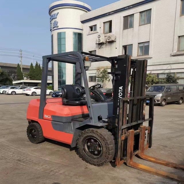 Used Toyota 3-Ton Forklift High Quality Used Machinery