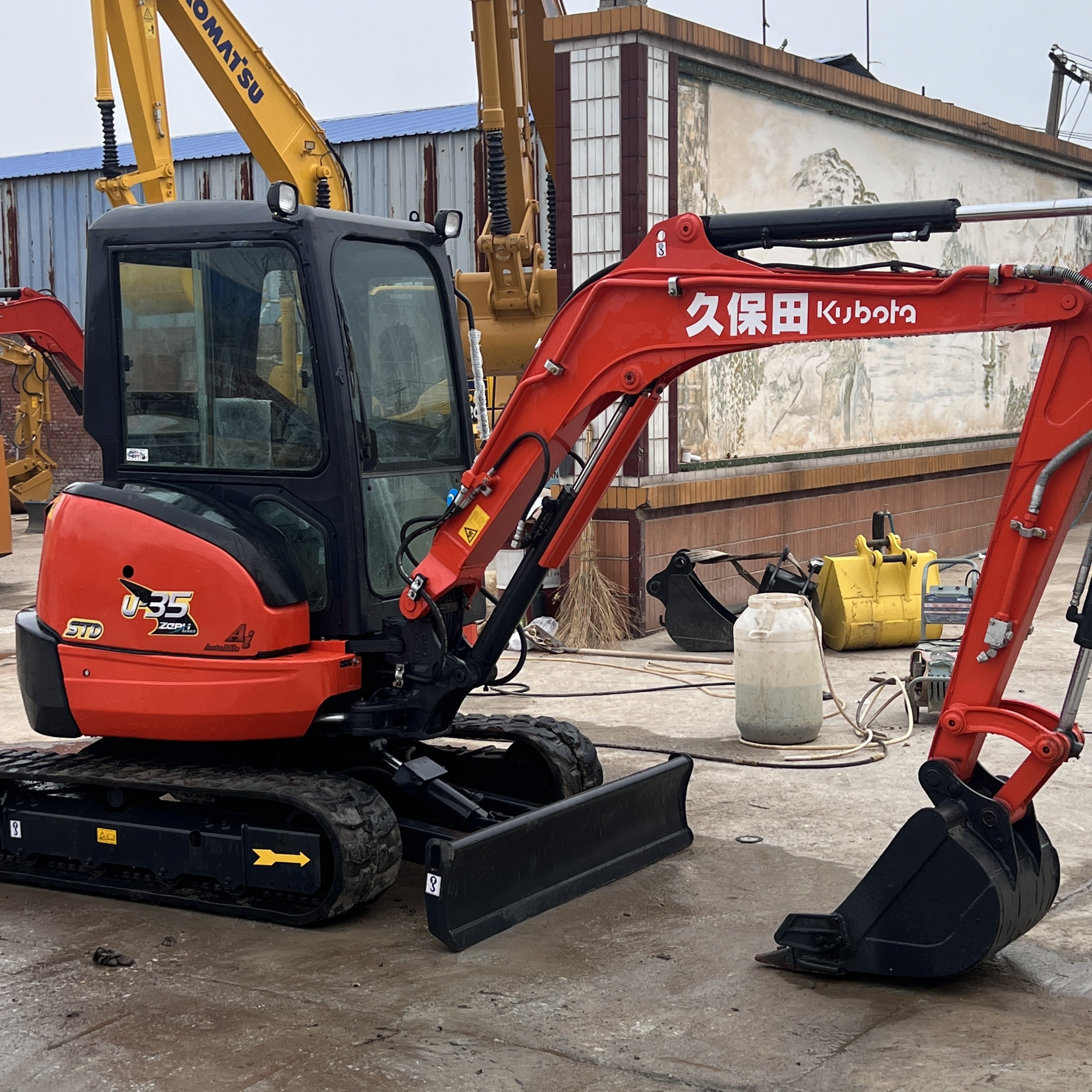 Japan Used Kubota u35 excavator, Kubota U55 U35 5ton 1 ton mini excavator side swing trench digger machine agricultural home use