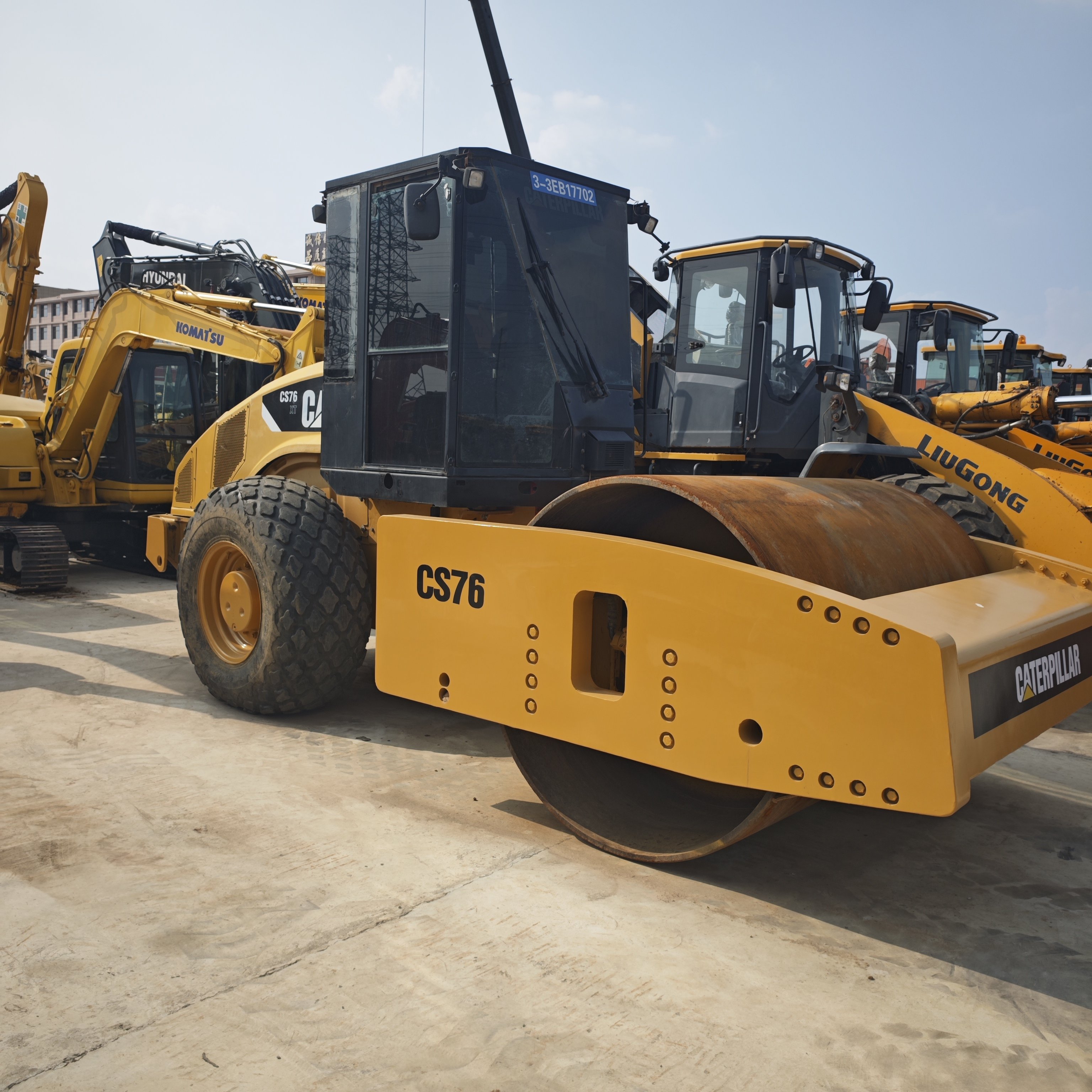 Used Caterpillar CS76 single drum vibratory compactor 17 ton road roller for sale original road machinery