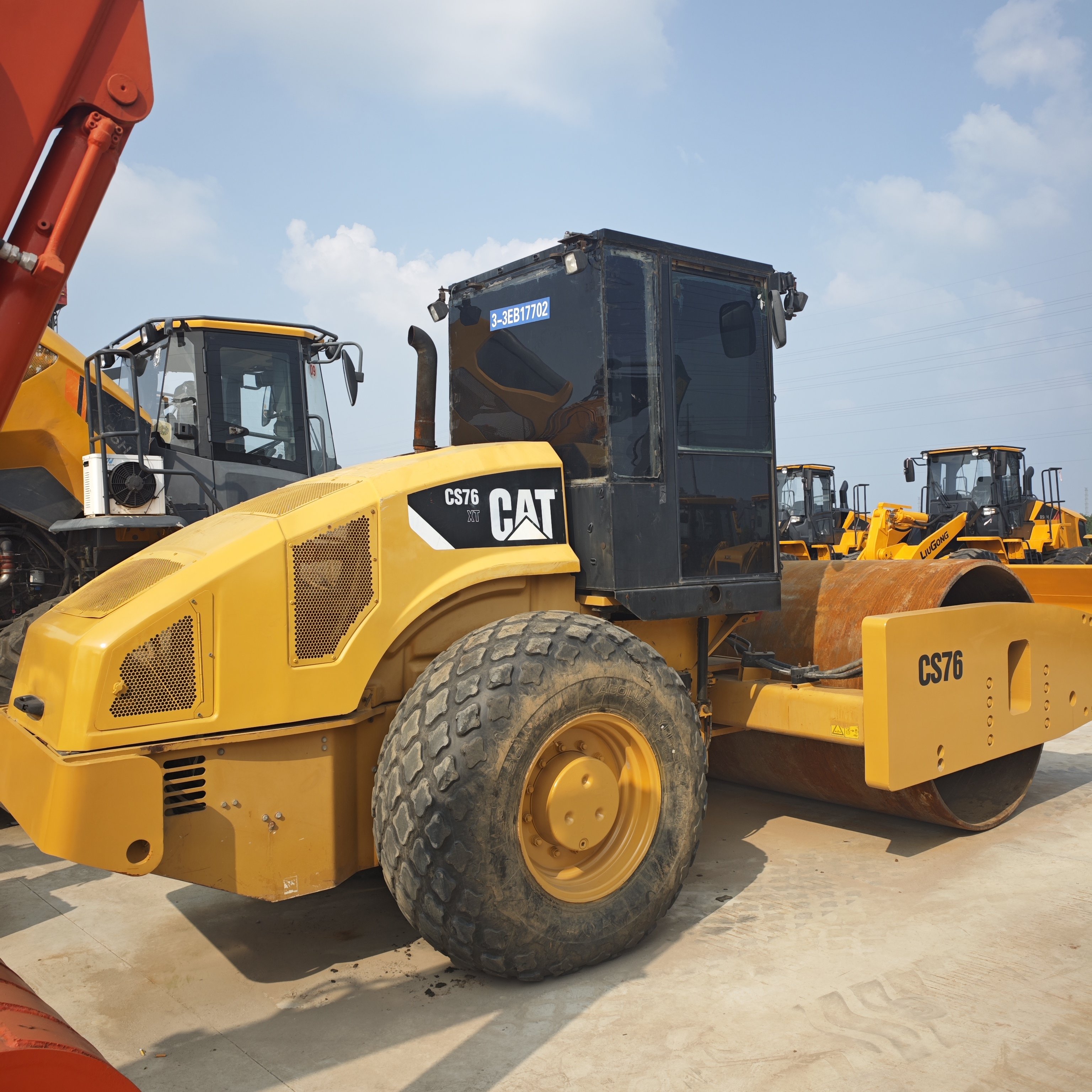 Used Caterpillar CS76 single drum vibratory compactor 17 ton road roller for sale original road machinery