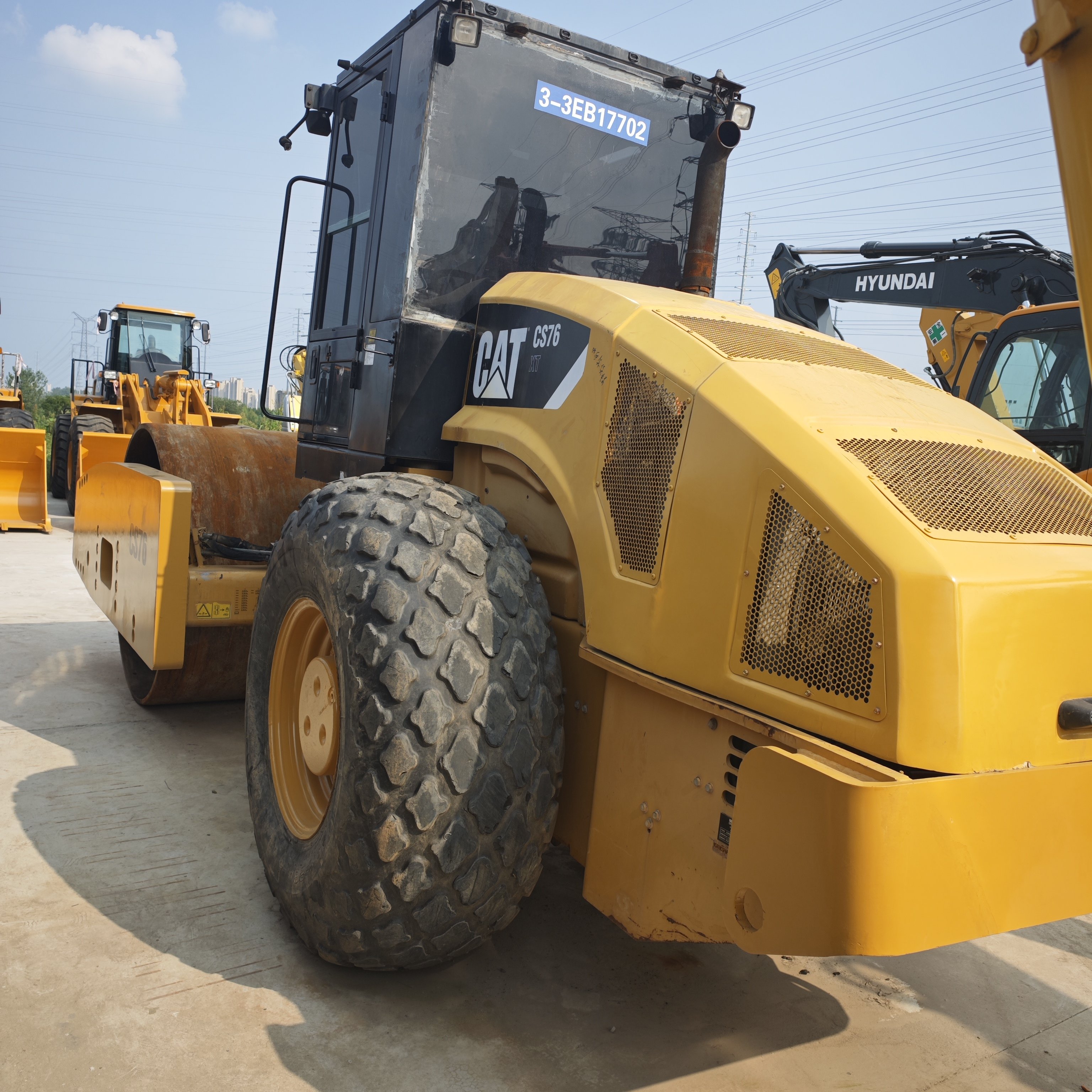 Used Caterpillar CS76 single drum vibratory compactor 17 ton road roller for sale original road machinery