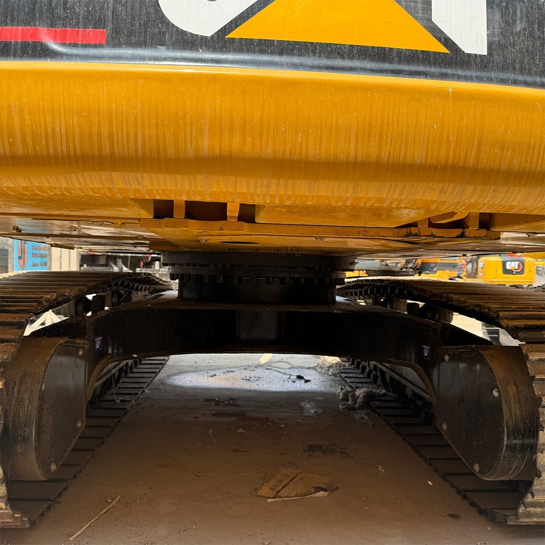 Caterpillar CAT320C is a 20 tons medium sized used heavy industry used construction machinery