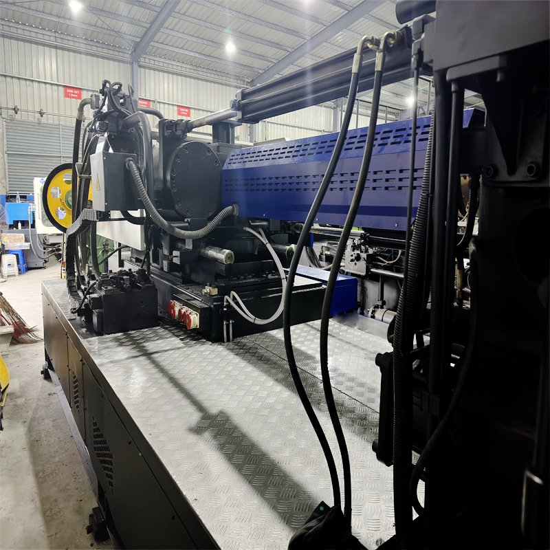 Automatic Injection Molding Machine Bottle Water Preform Injection Molding Machine Lid Blow Molding Machine 650T
