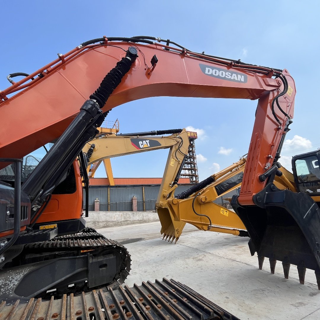 Hot Selling Used 30 Ton Doosan Dx300-9 Dh220-7 Dx380-9 Dx480-7 Crawler Excavator with Superior Performance