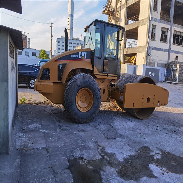 CS683E used cat/caterpillar road roller,used CAT road roller CS683E,used caterpillar roller