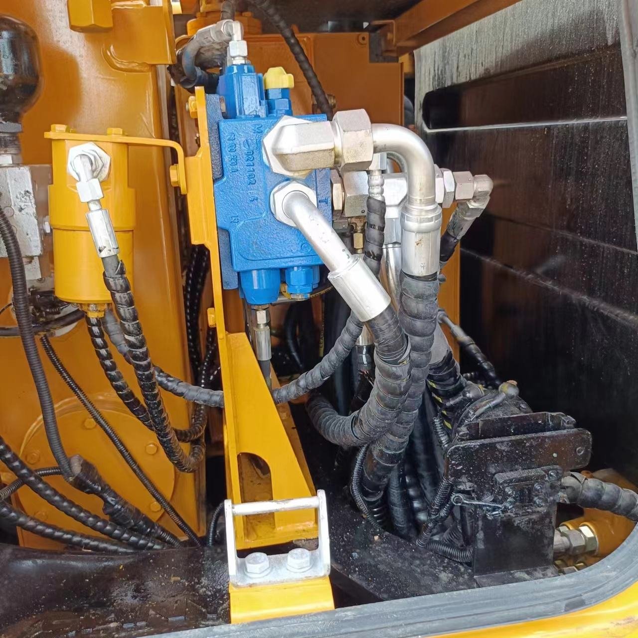 Used Sany SY60C Excavator for Mining Machinery Road Construction with Less Working Hours and 6ton Operating Weight