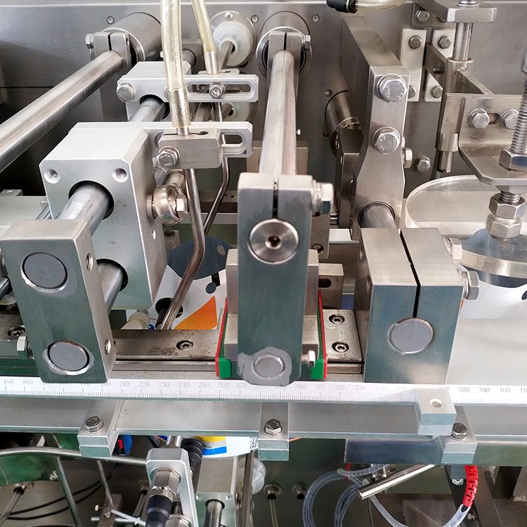 CE certification ISO approved stand up pouch doypack liquid filling sealing machines