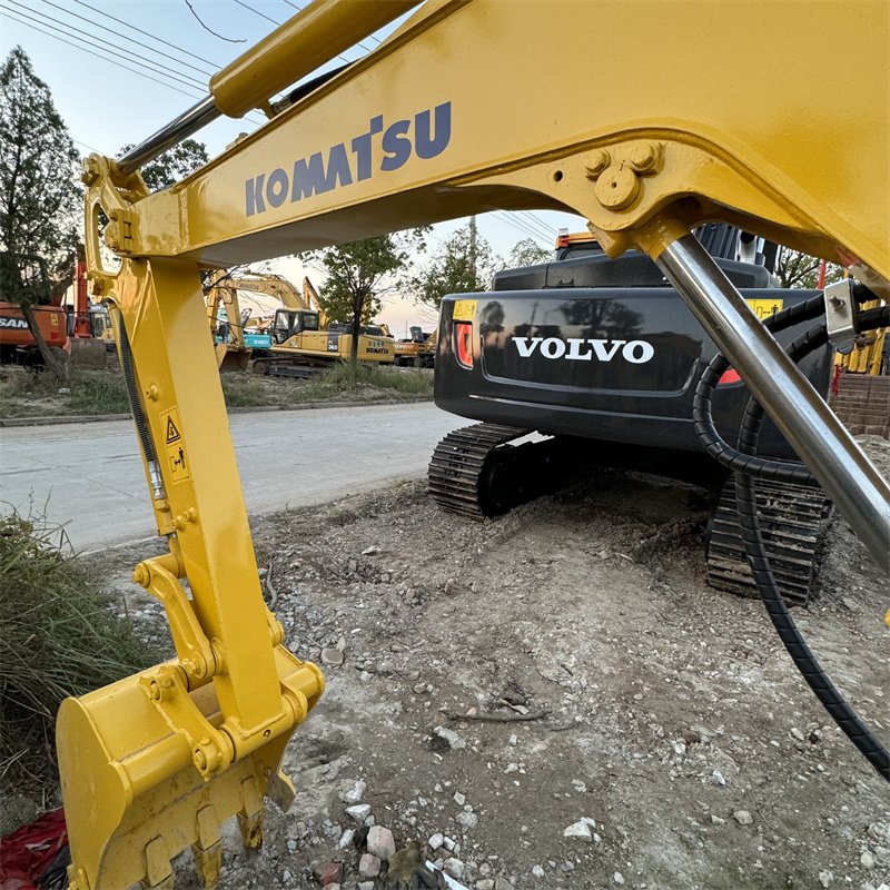 Kawasaki Shangai Low Price High Quality Used Mini Excavator Komatsu Dgf Engineering Machine 35,ninety Percent New 4 Ton Provided