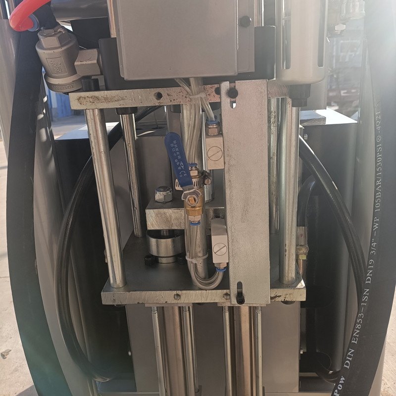 NEW DESIGN Polyurethane Pouring Machine Closed Cell Open Cell Foam Insulation Polyurethane Foaming Machine Used For Wall Roof