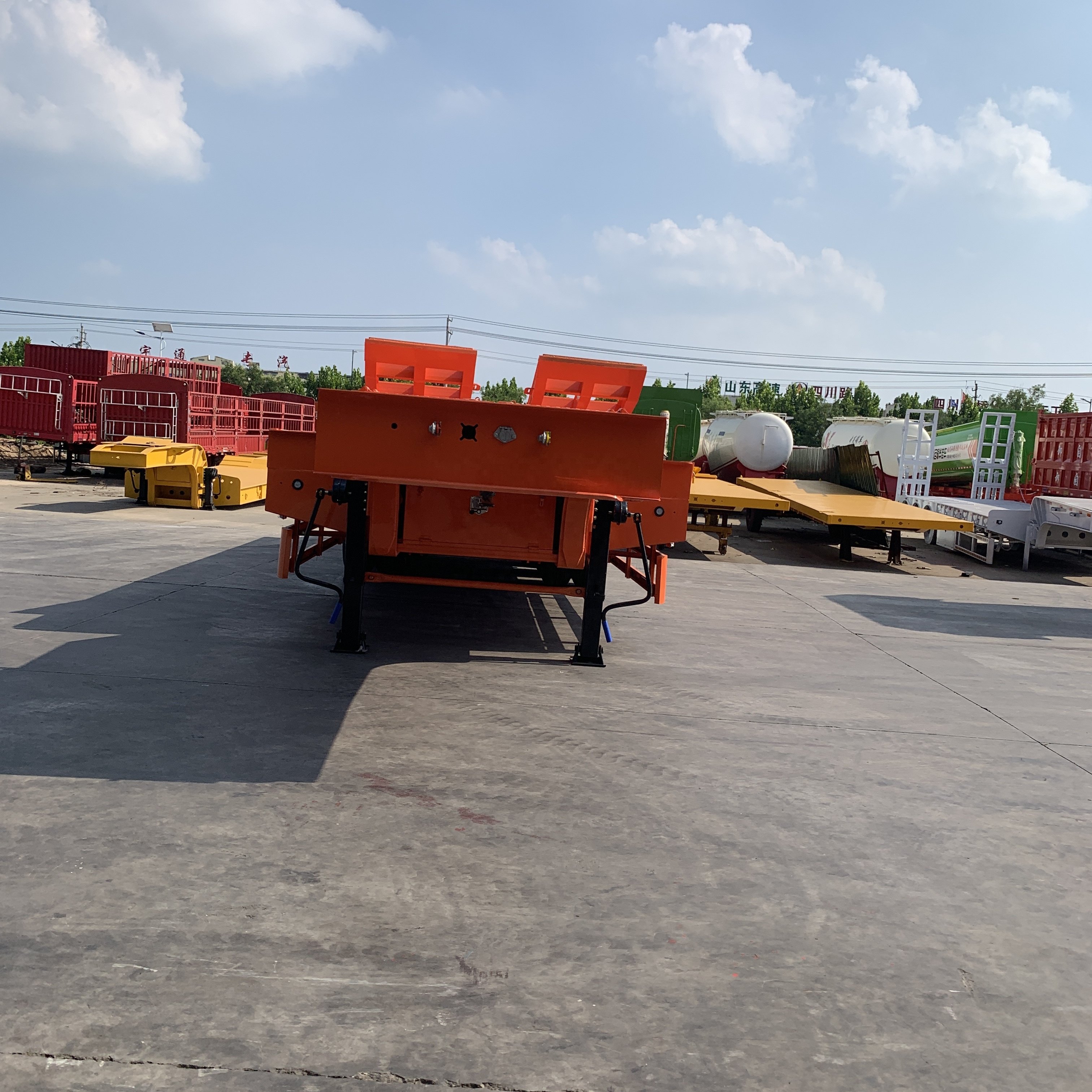 Xingce New Good Quality 3 4 Axles 60 80 Ton Flatbed Semi Trailer Lowbed Low Flatbed Truck Trailers Equipment Transport Low Price
