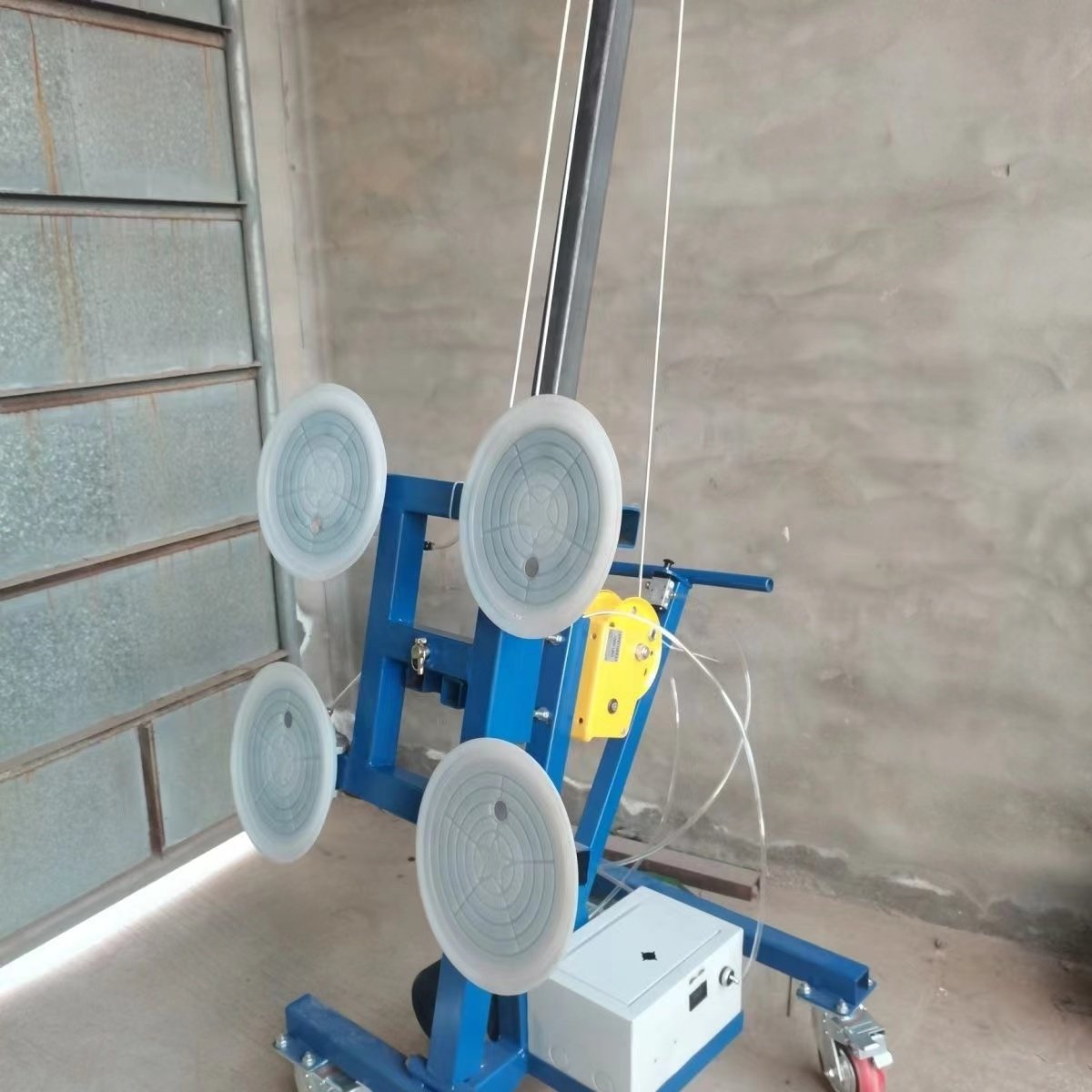 Portable Hand Cranked Winch Electric Vacuum Lifter Suction Cup Lifting Machine For Sheet Metal/Wood Panel/Counstruction
