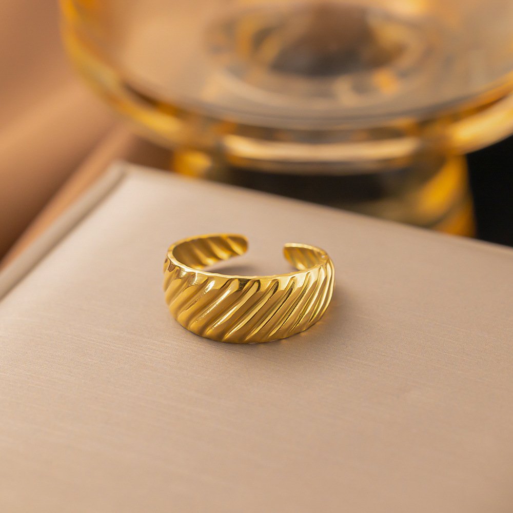 Fashion Stainless Steel 18K PVD Gold Twist Ring Bangle Bracelet Anti Tarnish Jewelry Sets Croissant Cuff Bracelet for Women