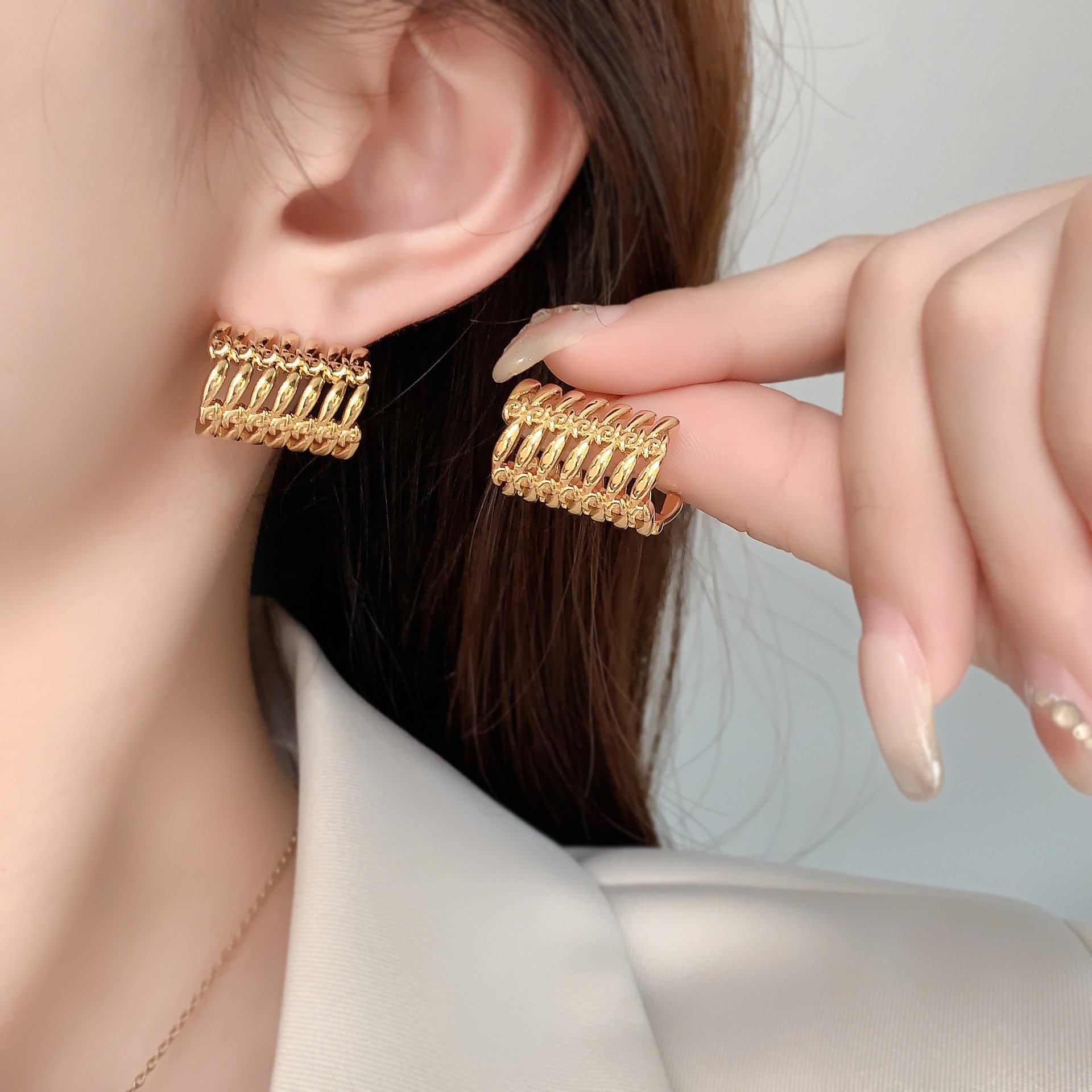 BJB0509E 2024 New Arrival Minimalist Hoop Earring Women Tarnish Free Chunky C Earrings irregular smooth stud earrings