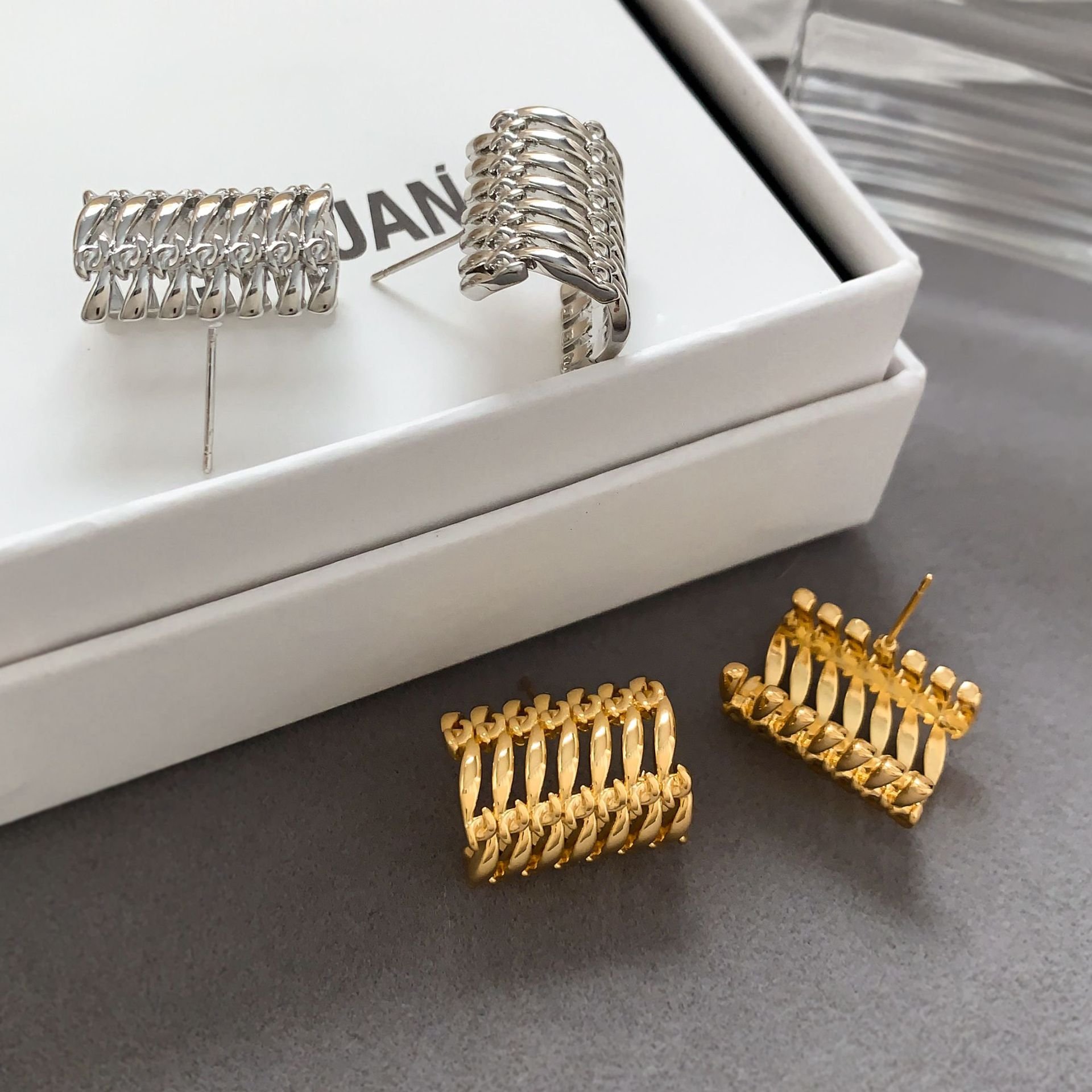 BJB0509E 2024 New Arrival Minimalist Hoop Earring Women Tarnish Free Chunky C Earrings irregular smooth stud earrings