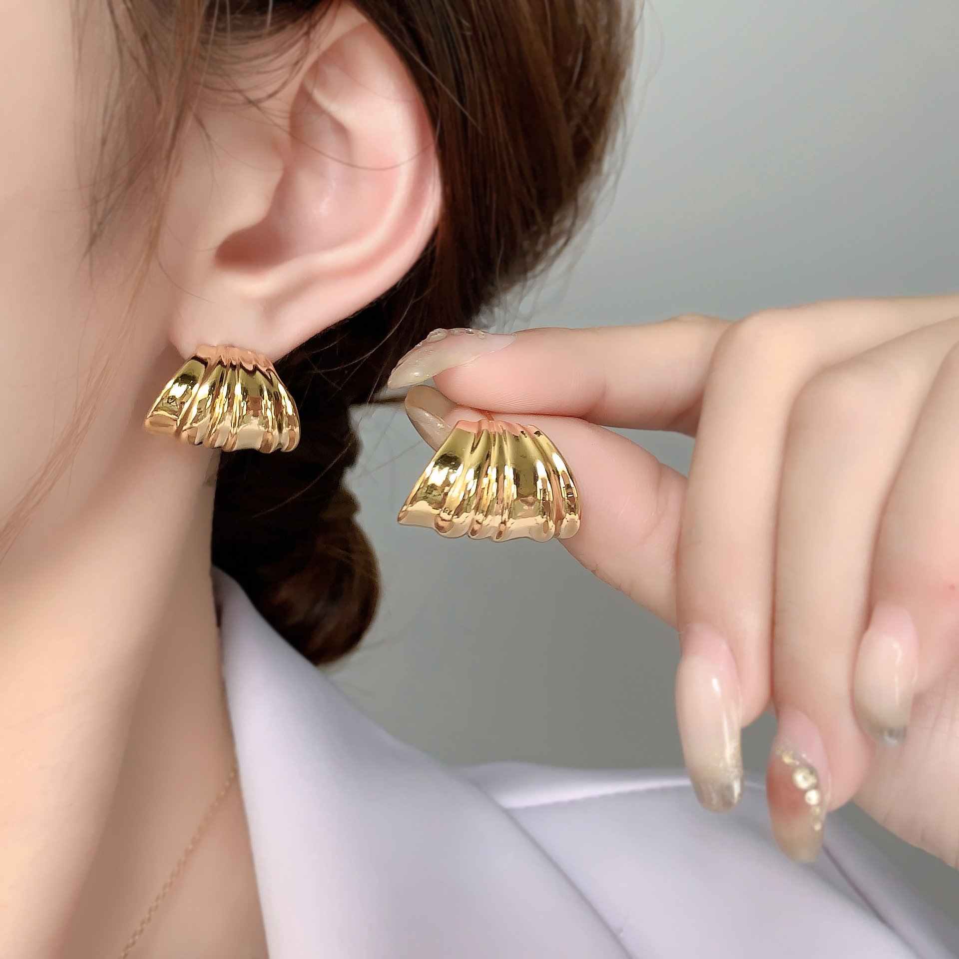 BJB0509E 2024 New Arrival Minimalist Hoop Earring Women Tarnish Free Chunky C Earrings irregular smooth stud earrings
