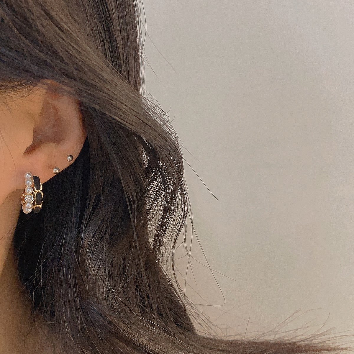 B621 Black Velvet Pearl Ear Cuff Earrings, Personalized & Luxurious, High-end & Elegant, Unique Design, Fashionable & Chic
